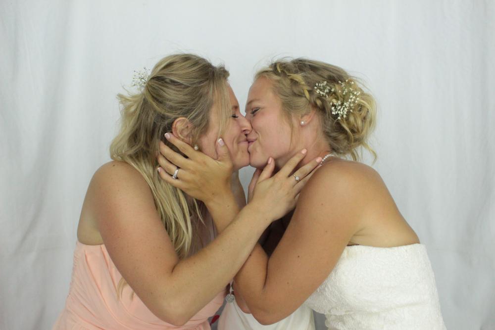 Laura & Oliver | View more photos from the event at gallery.myphotoboothexperience.co.uk/u/MyPhotoBoothExperienceLtd/Laura-Oliver